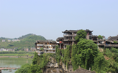 高椅岭/马皇丘/瓦窑坪/东江湖/白廊/流华湾古村/五指峰/南岳大庙 双飞6日游
